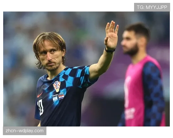 莫德里奇退役专访片段流出：坦言现代足球对中场全能性要求已达极致